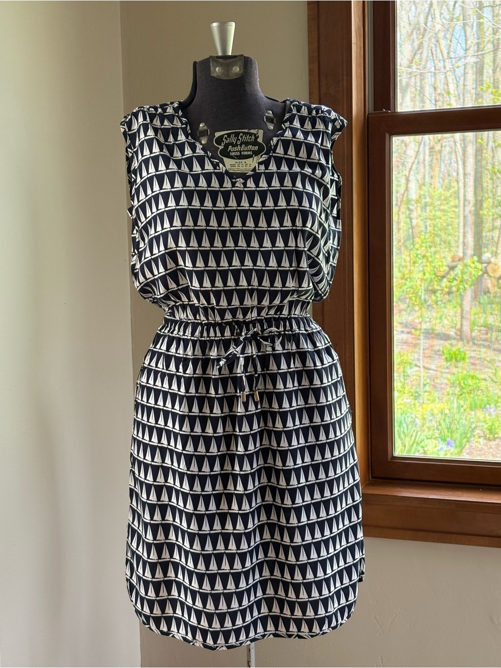GAP Preppy Sailboat Sleeveless V-neck Dress with Pockets Size XS